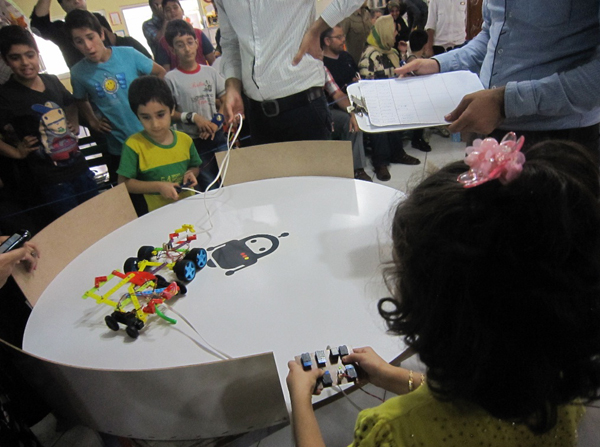 پسر بچه ها و رباتیک