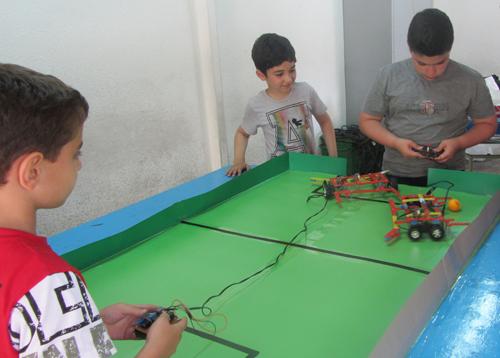 مسابقات دانش آموزی ربات ها