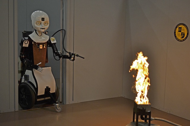 ربات آتش نشان octavia