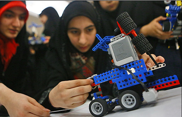 آموزش رباتیک دختران