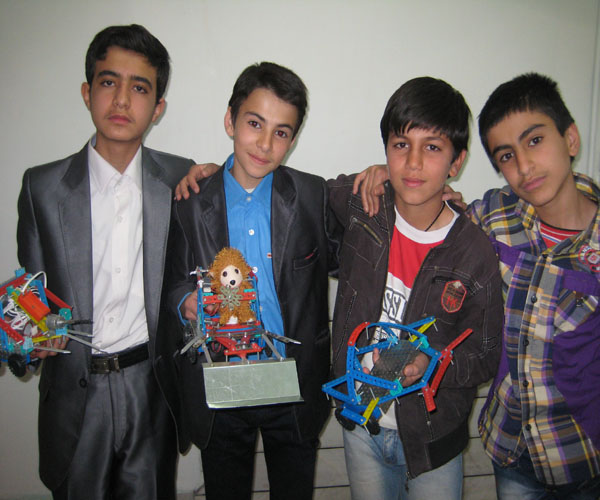 دوستی در تیم رباتیک